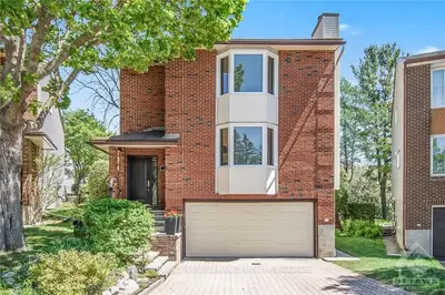30 WATERVIEW Court, Billings Bridge - Riverside Park and Area, ON K1V 0H4
