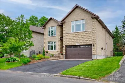 3586 REVELSTOKE Drive, Billings Bridge - Riverside Park and Area, ON K1V 7C1