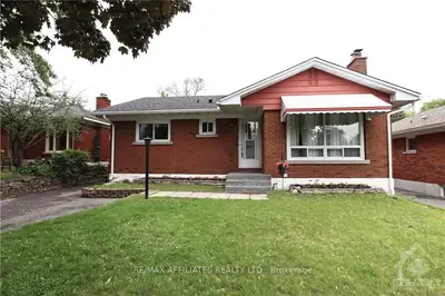 2747 KELLY Avenue, Britannia Heights - Queensway Terrace N and Area, ON K2B 7V2