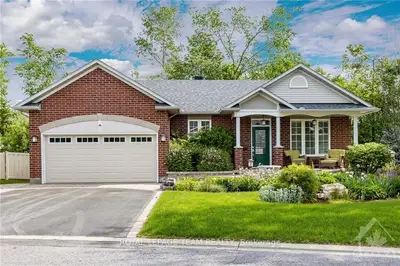 21 LADYBIRDS Crescent, Stittsville - Munster - Richmond, ON K2S 1Z6