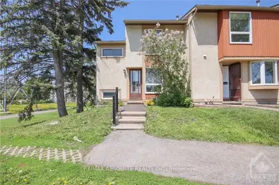 61F WOODFIELD Drive, Tanglewood - Grenfell Glen - Pineglen, ON K2G 3Y7