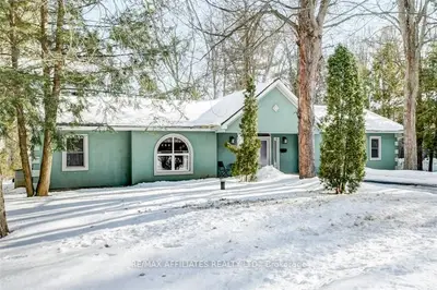 22 PINEGLEN Crescent, Country Place - Pineglen - Crestview and Area, ON K2E 6X9