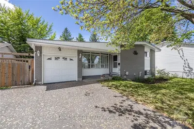 4 PARKMOUNT Crescent, South of Baseline to Knoxdale, ON K2H 5T4