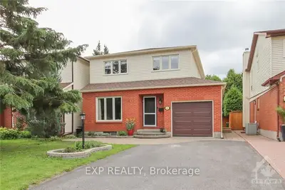 61 PAULA Crescent, South of Baseline to Knoxdale, ON K2H 8Y8