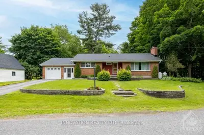 12 ANDREW ALEXANDER Court, Stittsville - Munster - Richmond, ON K2S 0R8