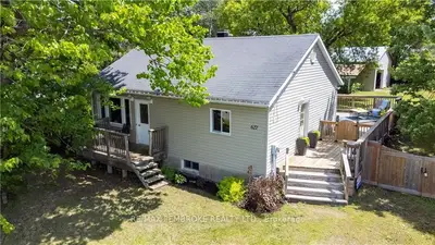 627 FAIRVIEW Avenue S, Laurentian Valley, ON K8A 4J4