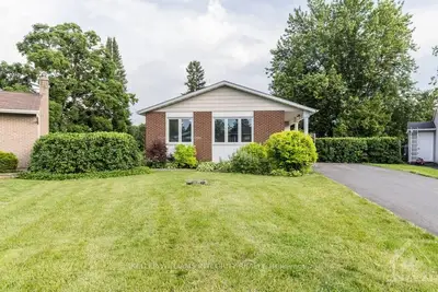 35 COURTNEY Road, Kanata, ON K2L 1M1