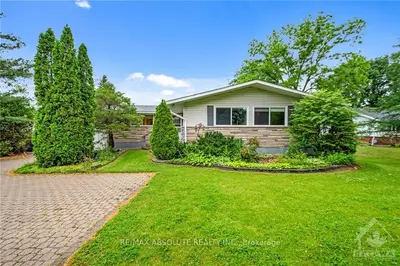 5391 OLD RICHMOND Road, Bells Corners and South to Fallowfield, ON K2R 1G7