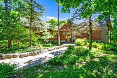 242 MISSISSIPPI Drive, Carp - Dunrobin - Huntley - Fitzroy and Area, ON K7S 3G7