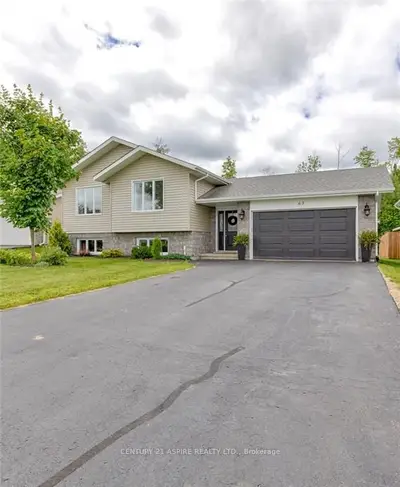 63 OAK Avenue, Petawawa, ON K8H 3N6
