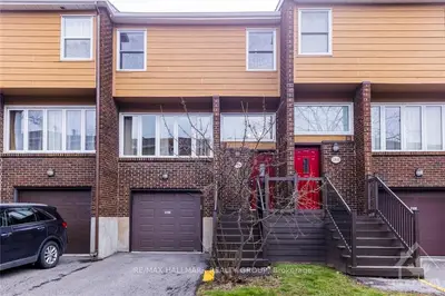 2106 Eric Crescent, Cyrville - Carson Grove - Pineview, On K1b 4p4