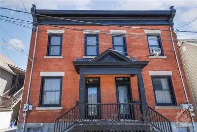 32 BARRETTE Street, Vanier and Kingsview Park, ON K1L 8A5