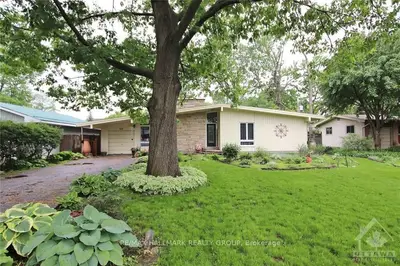 20 EVERGREEN Drive, Bells Corners and South to Fallowfield, ON K2H 6C7