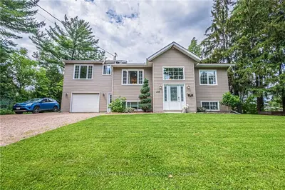 24 SHADY Lane, Petawawa, ON K8H 3N6