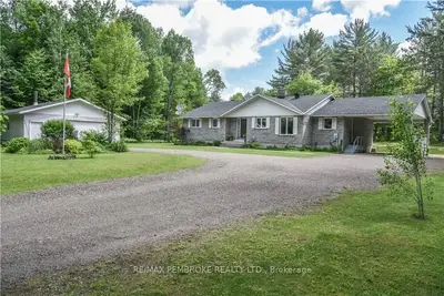 798 GUTZMAN Road, Laurentian Hills, ON K0J 1P0