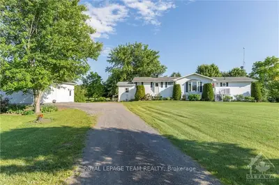 14924 SANDTOWN Road, South Stormont, ON K0C 1Y0