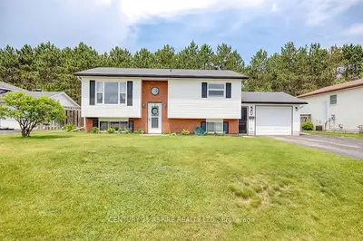 16 DUTCH Drive, Petawawa, ON K8H 3M2