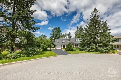 59 MEADOWBANK Drive, South of Baseline to Knoxdale, ON K2G 0P1
