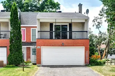 134 MCCLELLAN Road, South of Baseline to Knoxdale, ON K2H 5V9