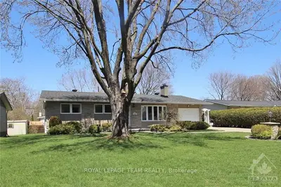 33 HARLOWE Crescent, Crystal Bay - Rocky Point - Bayshore, ON K2H 5N9