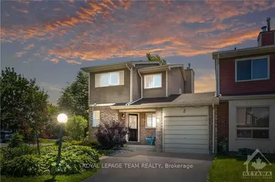 2 FAIR OAKS Crescent, South of Baseline to Knoxdale, ON K2G 4X9