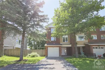 21 GLADECREST Court, South of Baseline to Knoxdale, ON K2H 9K5