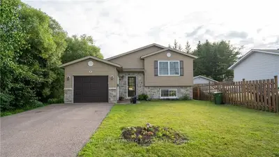 7 FLORENCE Street, Petawawa, ON K8H 1N7