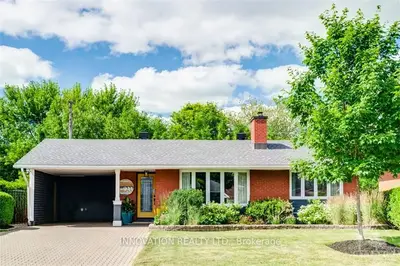 933 CROMWELL Drive, Billings Bridge - Riverside Park and Area, ON K1V 6K3