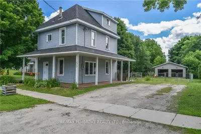 33 Hume Street, Whitewater Region, ON K0J 1C0