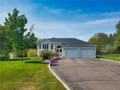 4 Jamie Crescent, Petawawa, ON K8H 3N2
