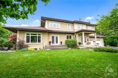 19 BORDEN Street, Crystal Bay - Rocky Point - Bayshore, ON K2H 1H2