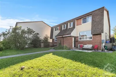 34 WOODVALE GREEN Street C, South of Baseline to Knoxdale, ON K2G 4H4