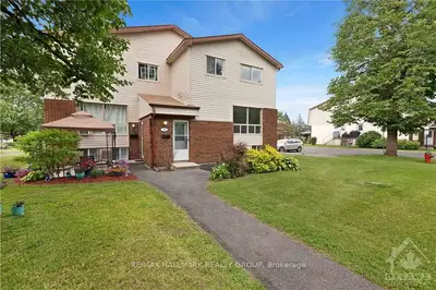 11D FORESTER Crescent, Bells Corners and South to Fallowfield, ON K2H 8Y2