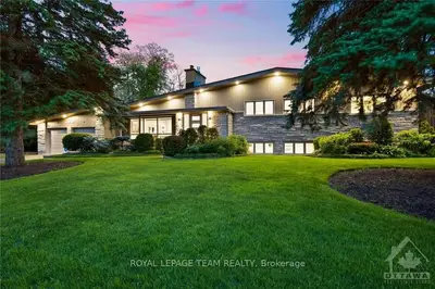 136 LEOPOLDS Drive, Billings Bridge - Riverside Park and Area, ON K1V 7E3
