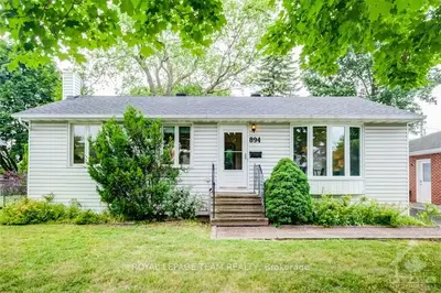 894 REX Avenue, McKellar Heights - Glabar Park and Area, ON K2A 2P7