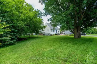 22 COLONEL MURRAY Street, Stittsville - Munster - Richmond, ON K0A 2Z0