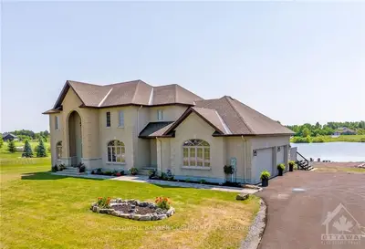 215 WEST LAKE Circle, Carp - Huntley Ward, ON K0A 1L0
