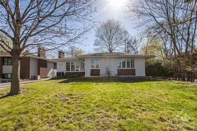 2703 BASSWOOD Crescent, Billings Bridge - Riverside Park and Area, ON K1V 8K2
