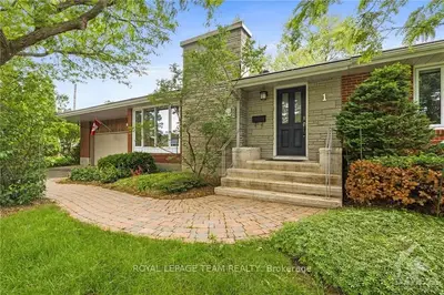1 HONEY GABLES Drive, Blossom Park - Airport and Area, ON K1V 1H5