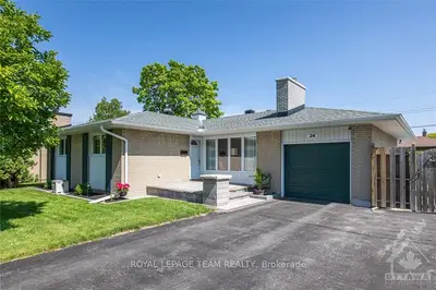24 HARWICK Crescent, Bells Corners and South to Fallowfield, ON K2H 6R1