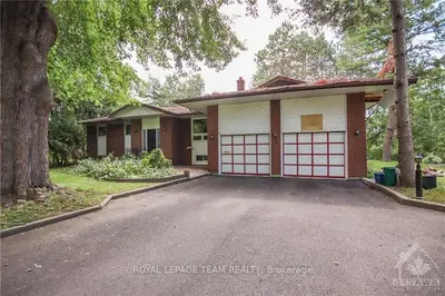 5 STEPHANIE Avenue, Country Place - Pineglen - Crestview and Area, ON K2E 7A8