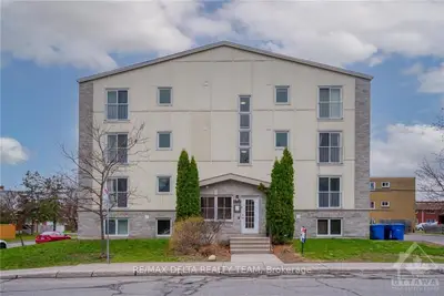 646 CUMMINGS Avenue 302, Overbrook - Castleheights and Area, ON K1K 2K6