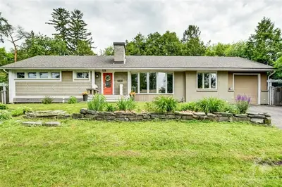 136 KAMLOOPS Avenue, Billings Bridge - Riverside Park and Area, ON K1V 7C9
