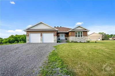 52 CREEK Drive, Carp - Dunrobin - Huntley - Fitzroy and Area, ON K0A 1X0