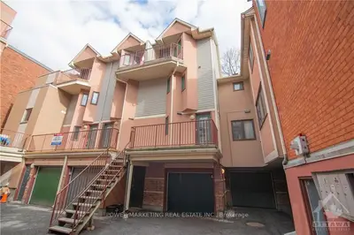 40 Maclaren Street D, Ottawa Centre, ON K2P 0K4