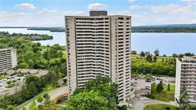 1081 AMBLESIDE Drive 1001, Woodroffe, ON K2B 8C8