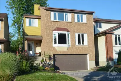 9 ARCHER Square, Hunt Club - Windsor Park Village and Area, ON K1V 9Y8