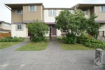4310 MEADOWVALE Lane, Cyrville - Carson Grove - Pineview, ON K1B 5A2