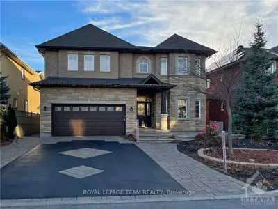 246 Madhu Crescent, Mooneys Bay - Carleton Heights and Area, ON K2C 4J3