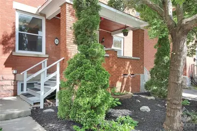8 - 10 IVY Crescent, New Edinburgh - Lindenlea, ON K1M 1Y2